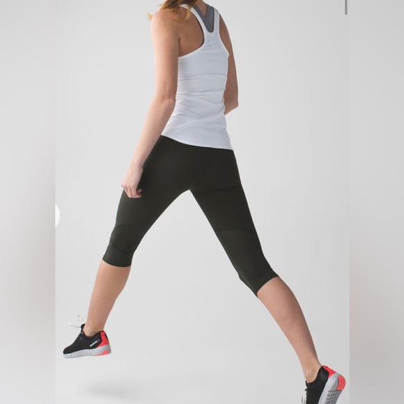 Lululemon Vent It Out Crop
Gator Green / Cyber Stripe Gator Green Black -6 - Picture 5 of 5